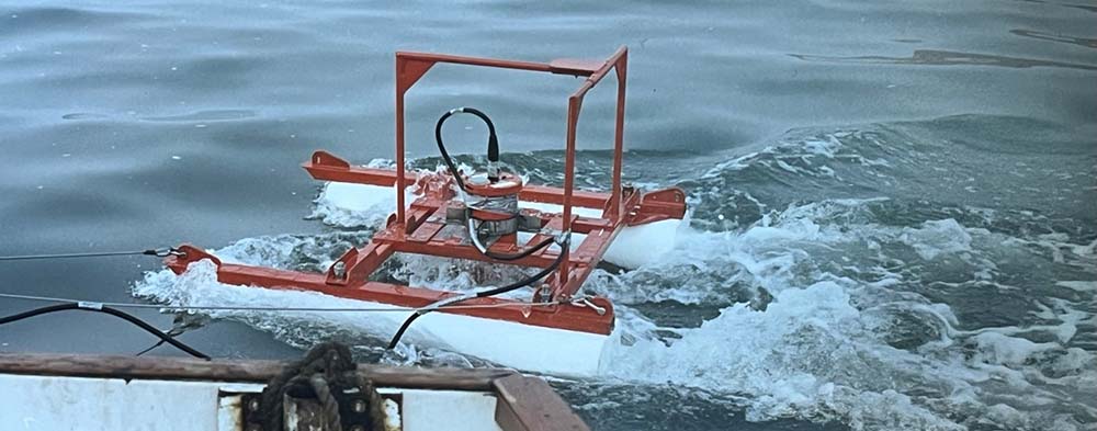 1998 – 600 kHz ADCP (early 1990s model) being towed off the coast of Sinaloa, Mexico. Photo by Arnoldo Valle-Levinson